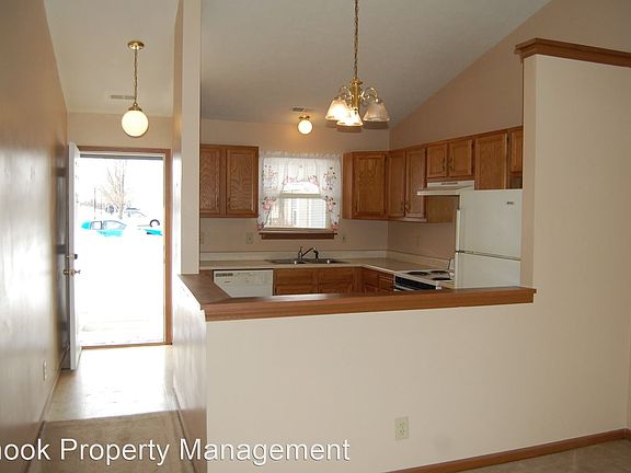 2nd image of 2801 Plaza Ln