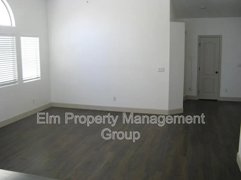 3 bed, 2.0 bath, 1280 sqft, $1,726 — Photo 4