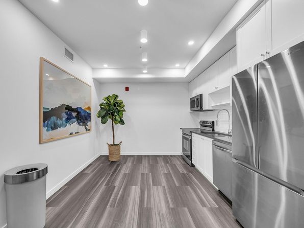 2 bedroom rental in Surrey — photo 13