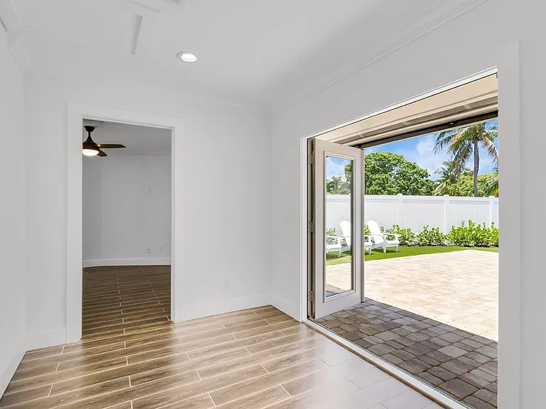 204 W Whitney Dr — Photo 19