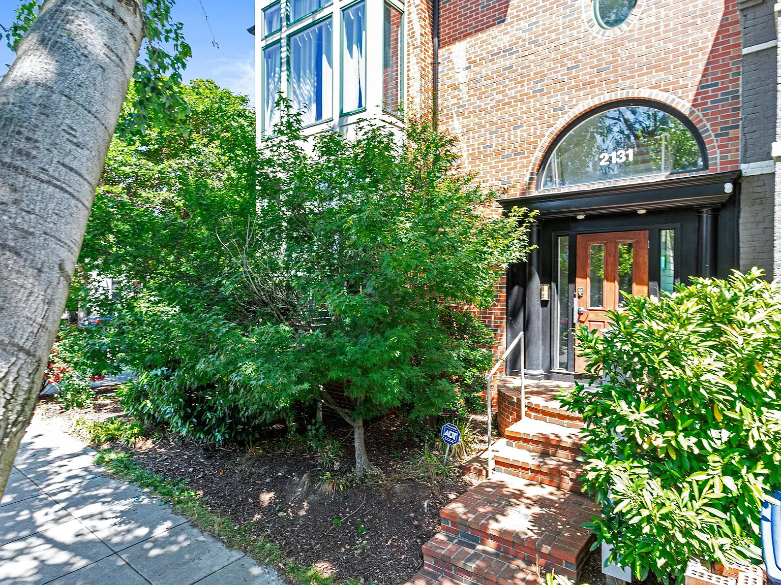 2 bed, 2.5 bath, 1113 sqft, $4,250 — Photo 3