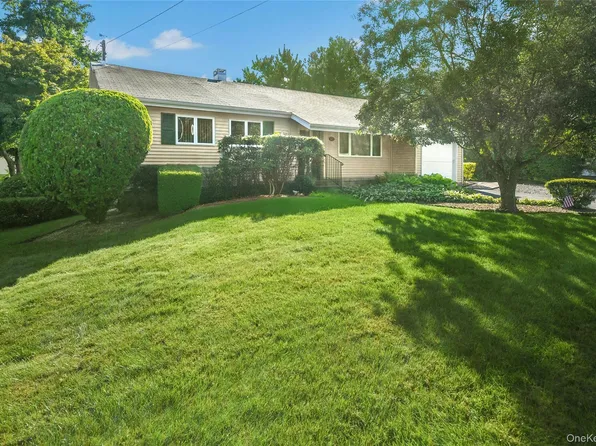 27 7th Avenue, Kings Park, NY 11754