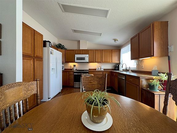 4th image of 226 Green Belt Dr
