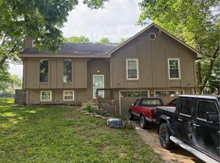 1716 E Sheridan Bridge Ln, Olathe, KS 66062