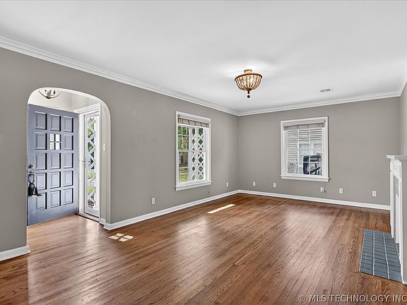 5th image of 2054 SE Dewey Ave