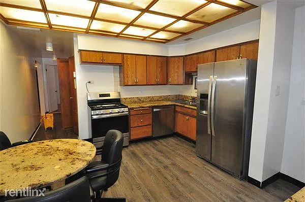 4 bed, 2.5 bath, 3300 sqft, $3,200 — Photo 3