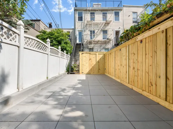 114 Eagle Street image 1 of 6