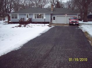 425 E Seminary Ave, Onarga, IL 60955