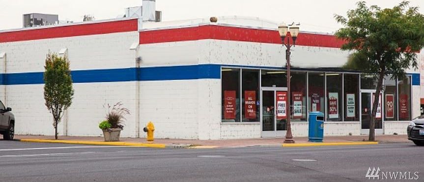 1st image of 301 W Broadway Ave