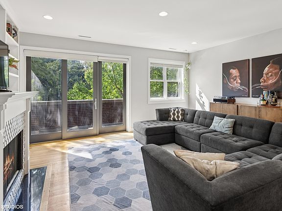 4th image of 2835 N Lakewood Ave APT 2B