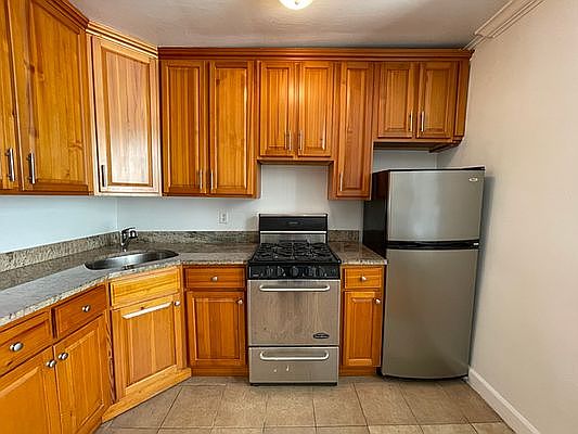 3rd image of 27 E 13th St APT 6N