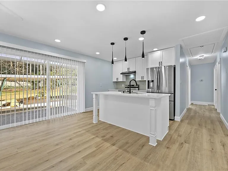 1728 Wayland Cir — Photo 7