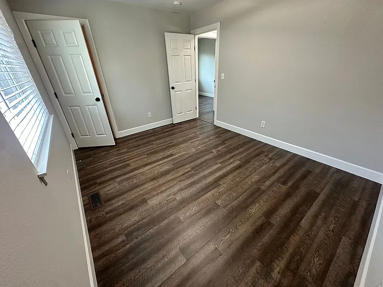 6521 Elaine Ave SE — Photo 18
