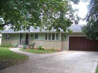 1325 Pike Lake Dr, New Brighton, MN 55112