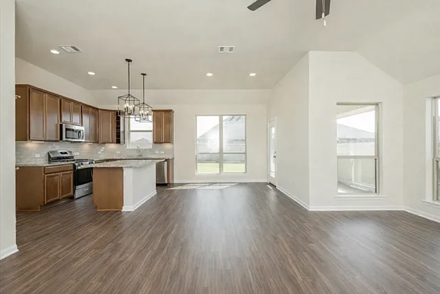3 bed, 2.0 bath, $2,250 — Photo 2
