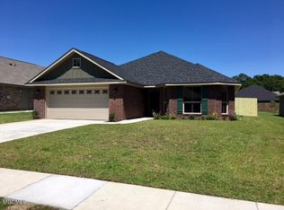 10593 Roundhill Dr, Gulfport, MS 39503