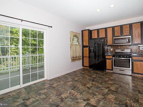 5th image of 707 Jacobsen Cir