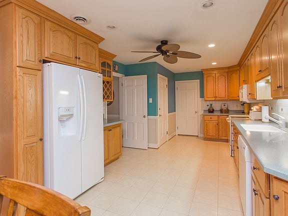 2nd image of 9512 Skyview Dr