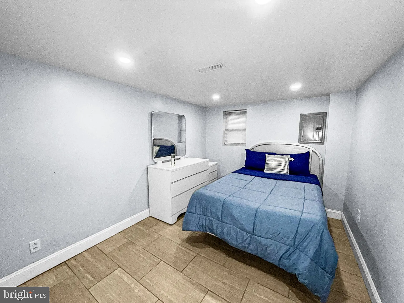 2 bed, 800 sqft, $2,000 — Photo 3