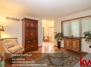 827 Shady Oaks Ln, Oregon, WI 53575