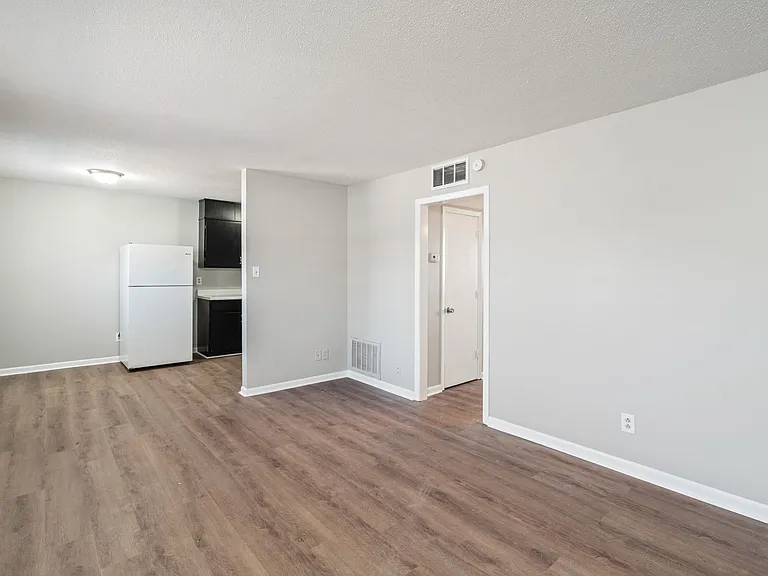 2716 Holbrook Dr #H — Photo 7