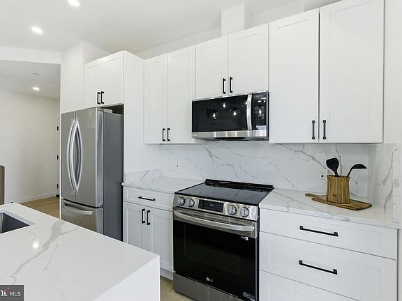 4th image of 30 Kennedy St NW Suite 14