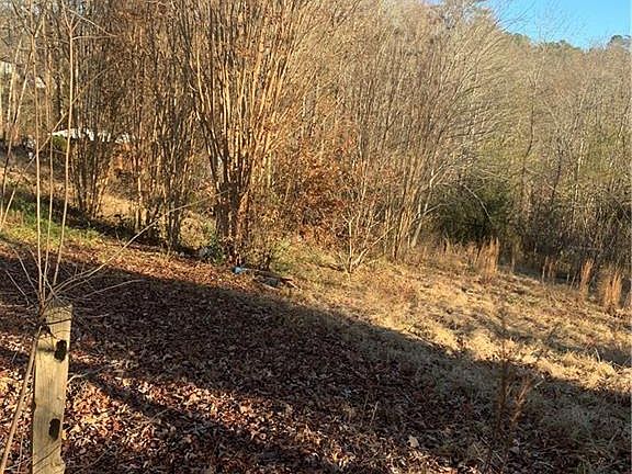 5th image of 265 Crestwood Dr