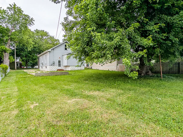 624 E Hawthorne St — Photo 18