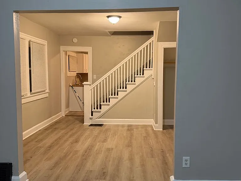 861 N Drexel Ave — Photo 17