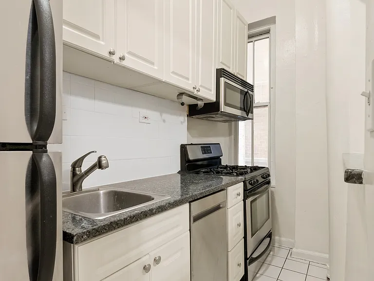 140 W 79th St #5C — Photo 6