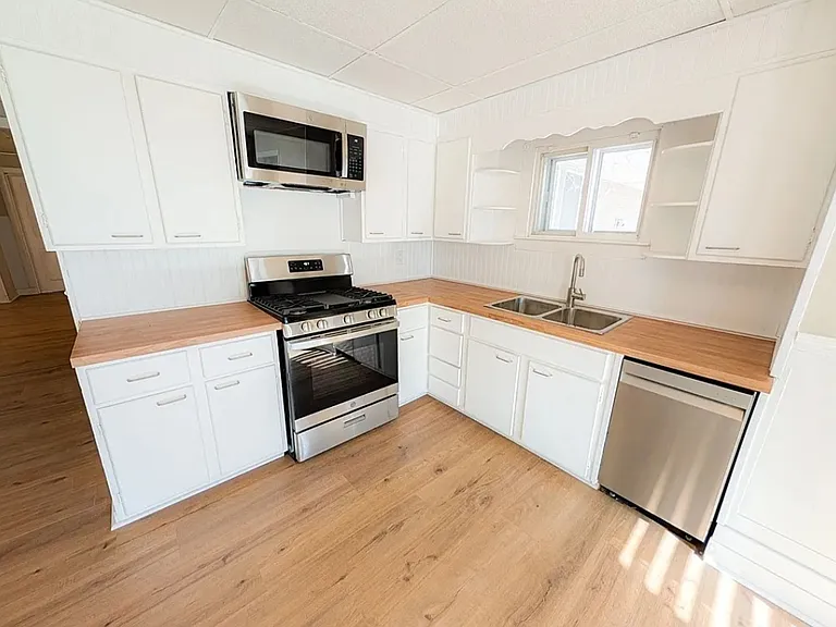 103-105 Homer St #1 — Photo 2