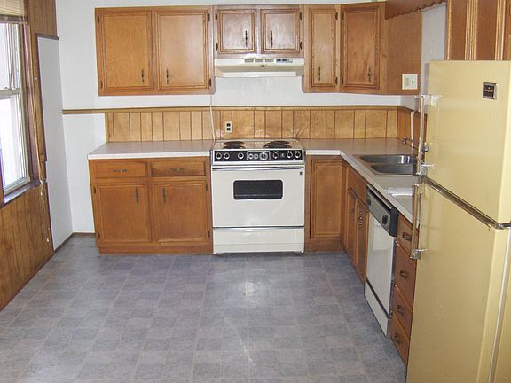 Kitchen w/ Dishwasher