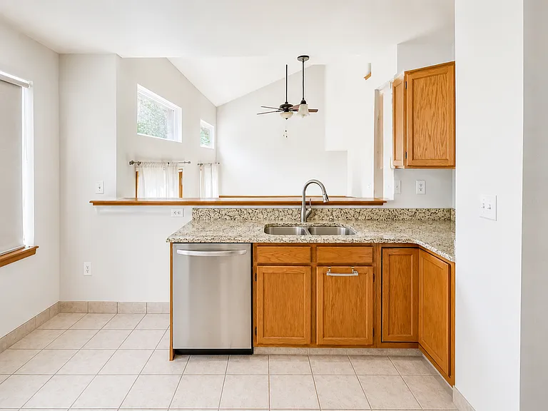 9806 Foxhill Cir — Photo 8
