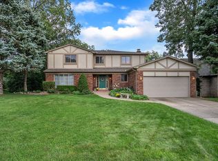 414 Antoinette Dr, Rochester Hills, MI 48309