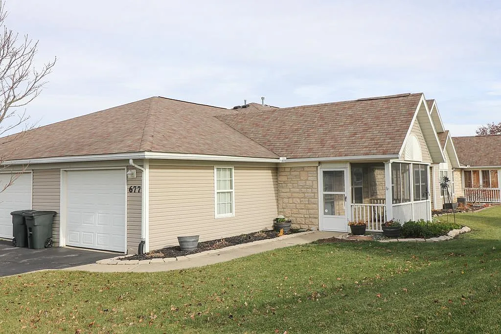 677 Scott Dr photo 1