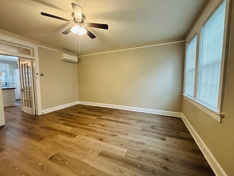 807 Cedar Ter — Photo 3