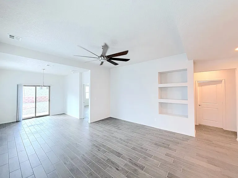 5777 Cosmo Ct NE — Photo 4