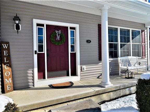 3rd image of 29 Stone Crest Dr
