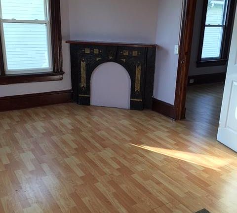 4th image of 135 Sherwood Ave #2
