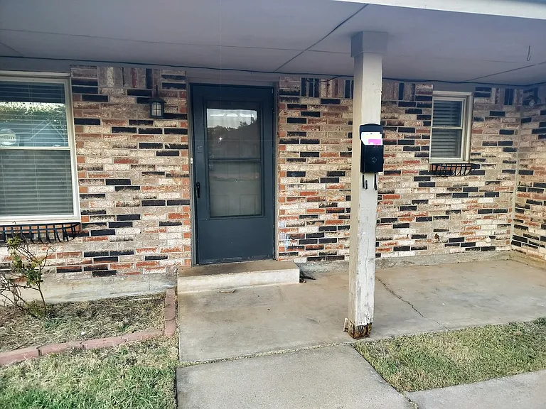 119 W Clegern Ave — Photo 2
