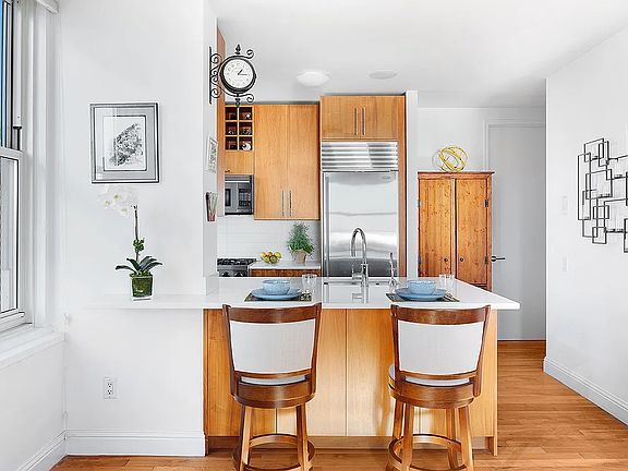 3rd image of 88 Greenwich St #2208