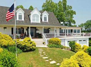 352 Dogwood Rdg, Fancy Gap, VA 24328