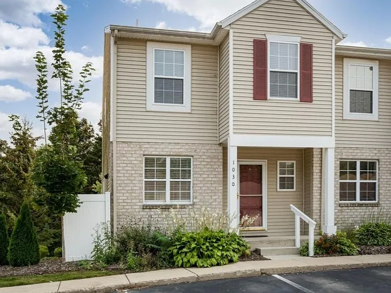 1030 Ada Place Dr SE — Photo 2