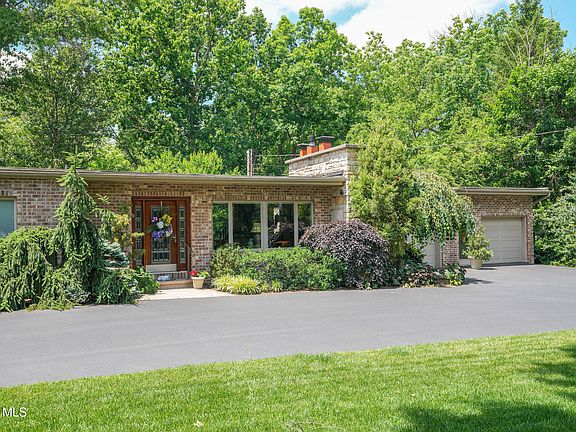 2nd image of 1495 Sylvan Dr