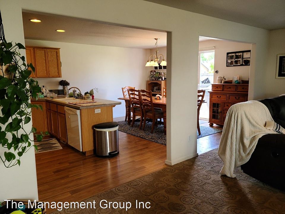 1st image of 216 E 17th Pl