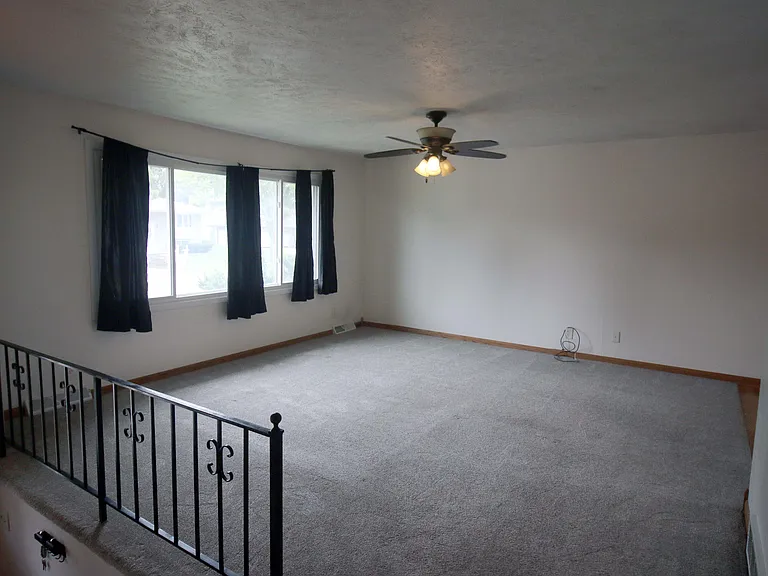 1414 Willow Ave — Photo 3