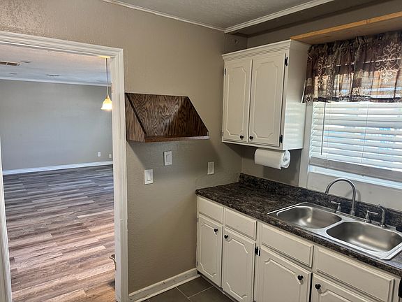 3rd image of 4008 NW 23rd St