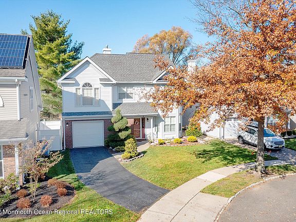 2nd image of 8 Glenn Oaks Ct