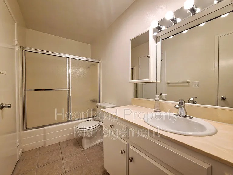 7858 Cowles Mountain Ct #D29 — Photo 7