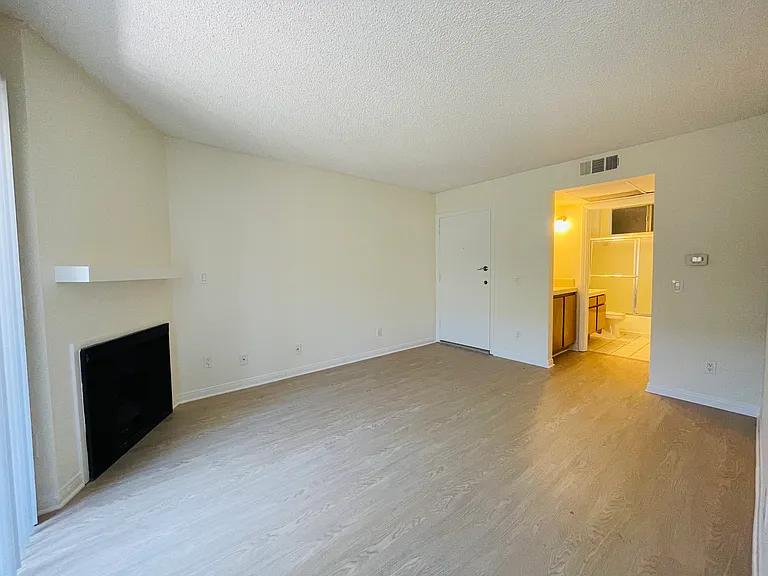 10520 National Blvd — Photo 19